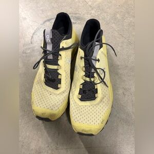 On Running Yellow and Black Athletic Shoes Sleek Breathable‎ Design